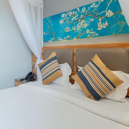 Raha Hotel & Suites ナイロビ エクステリア 写真