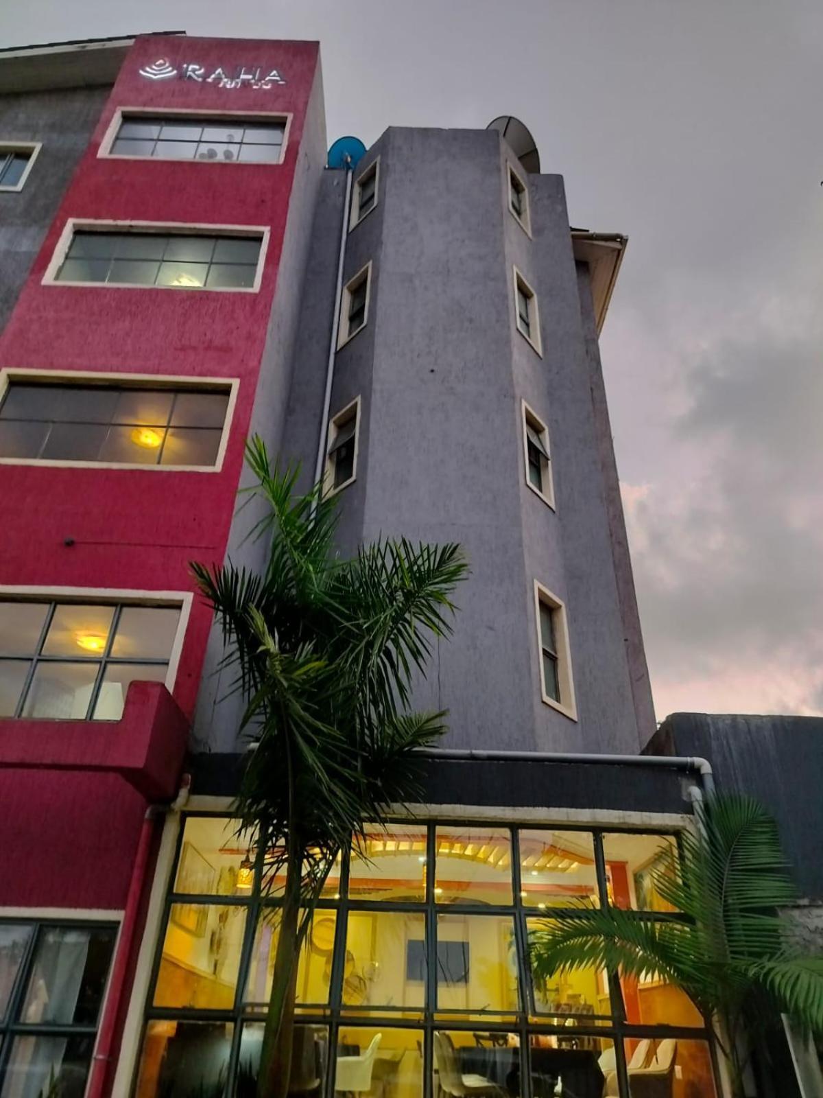 Raha Hotel & Suites ナイロビ エクステリア 写真