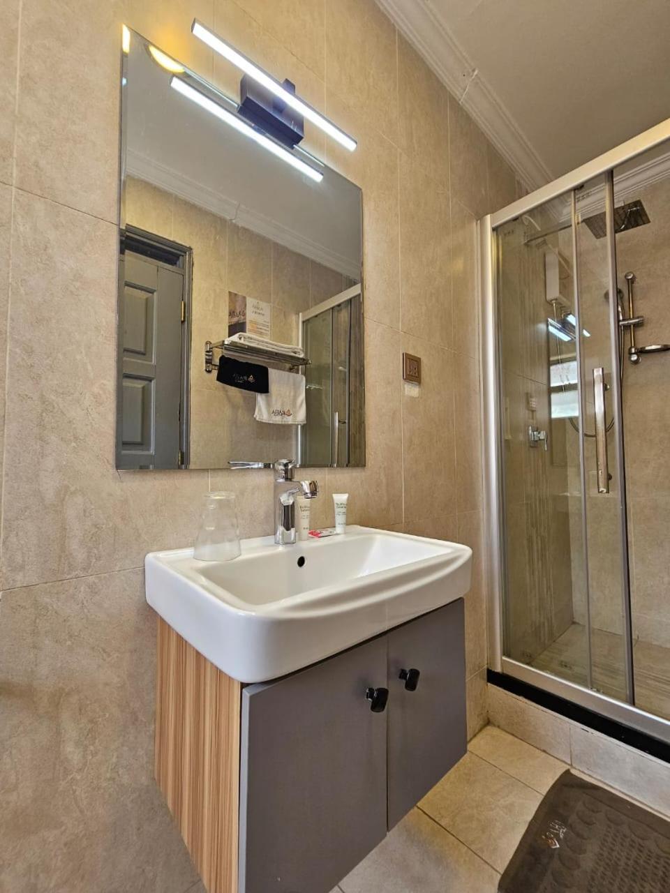 Raha Hotel & Suites ナイロビ エクステリア 写真