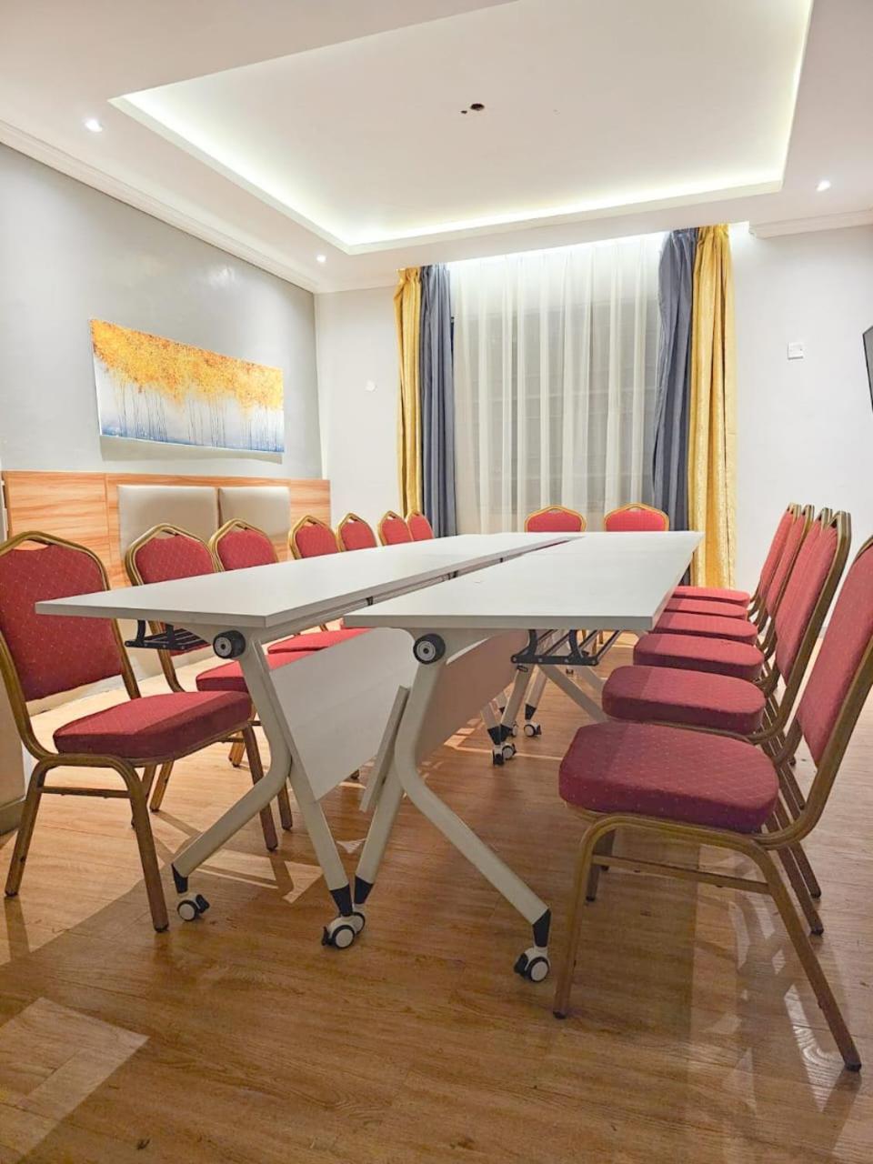 Raha Hotel & Suites ナイロビ エクステリア 写真